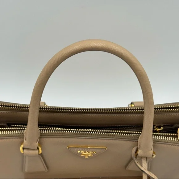 (SOLD) Prada Stefano Leather Galleria Front Pocket Crossbody - Picture 5 of 17